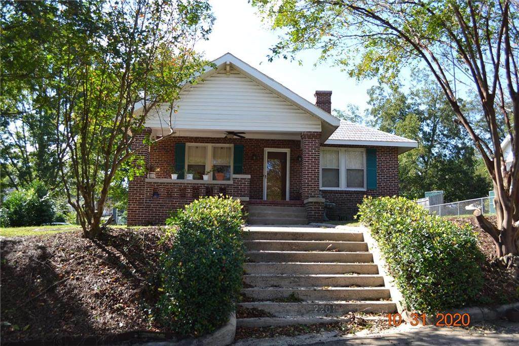 2201 Summerville Road - Photo 1