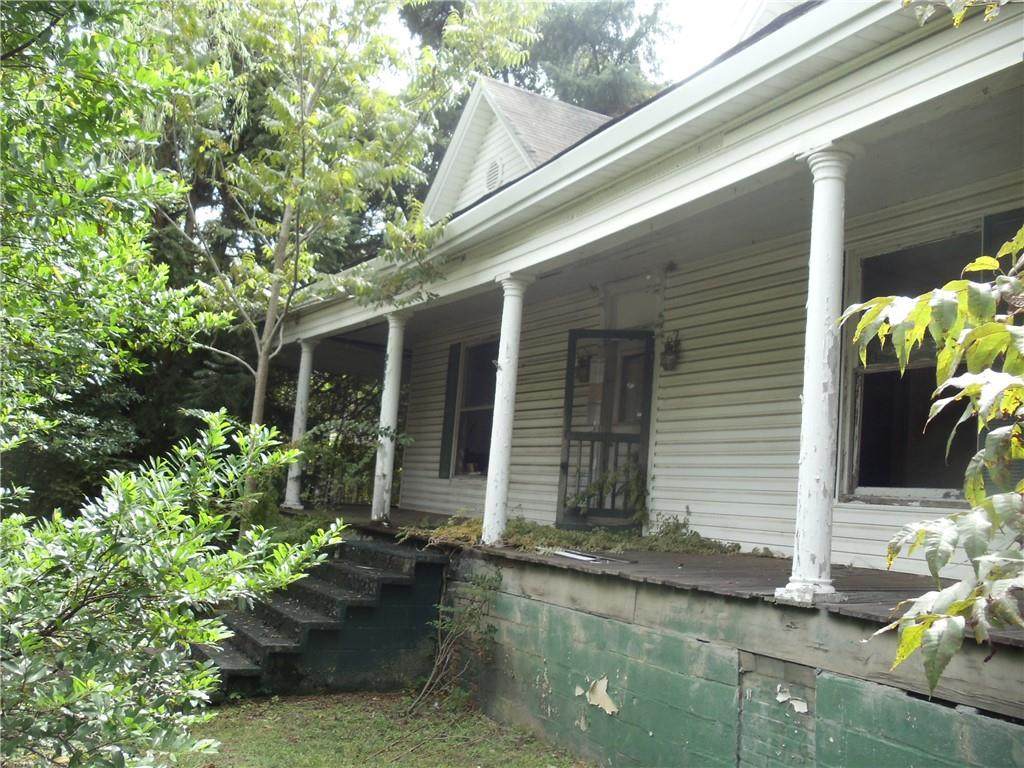2113 Summerville Road - Photo 1