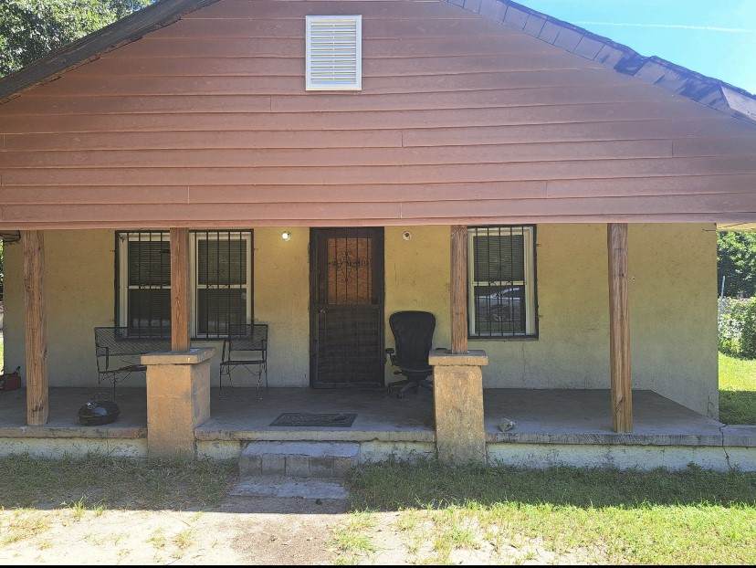 553 10th Avenue - Photo 1