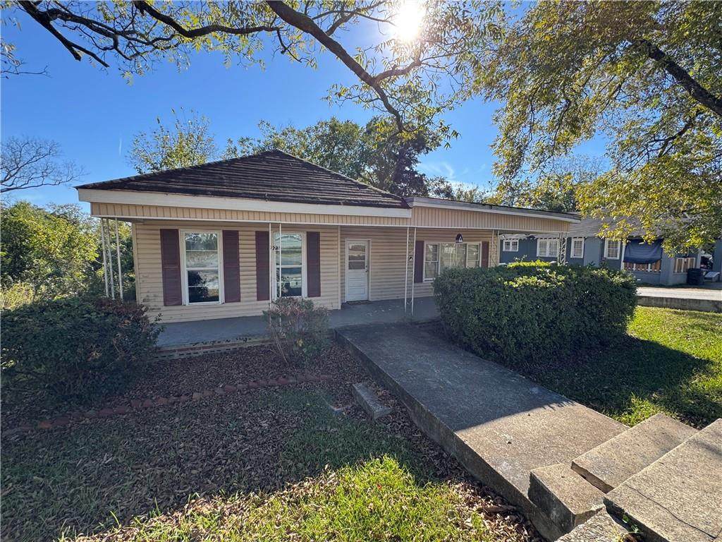 923 20th Street - Photo 1