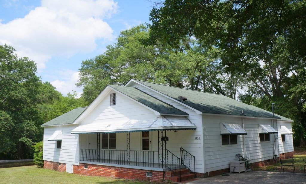 1720 Summit Ave - Photo 1