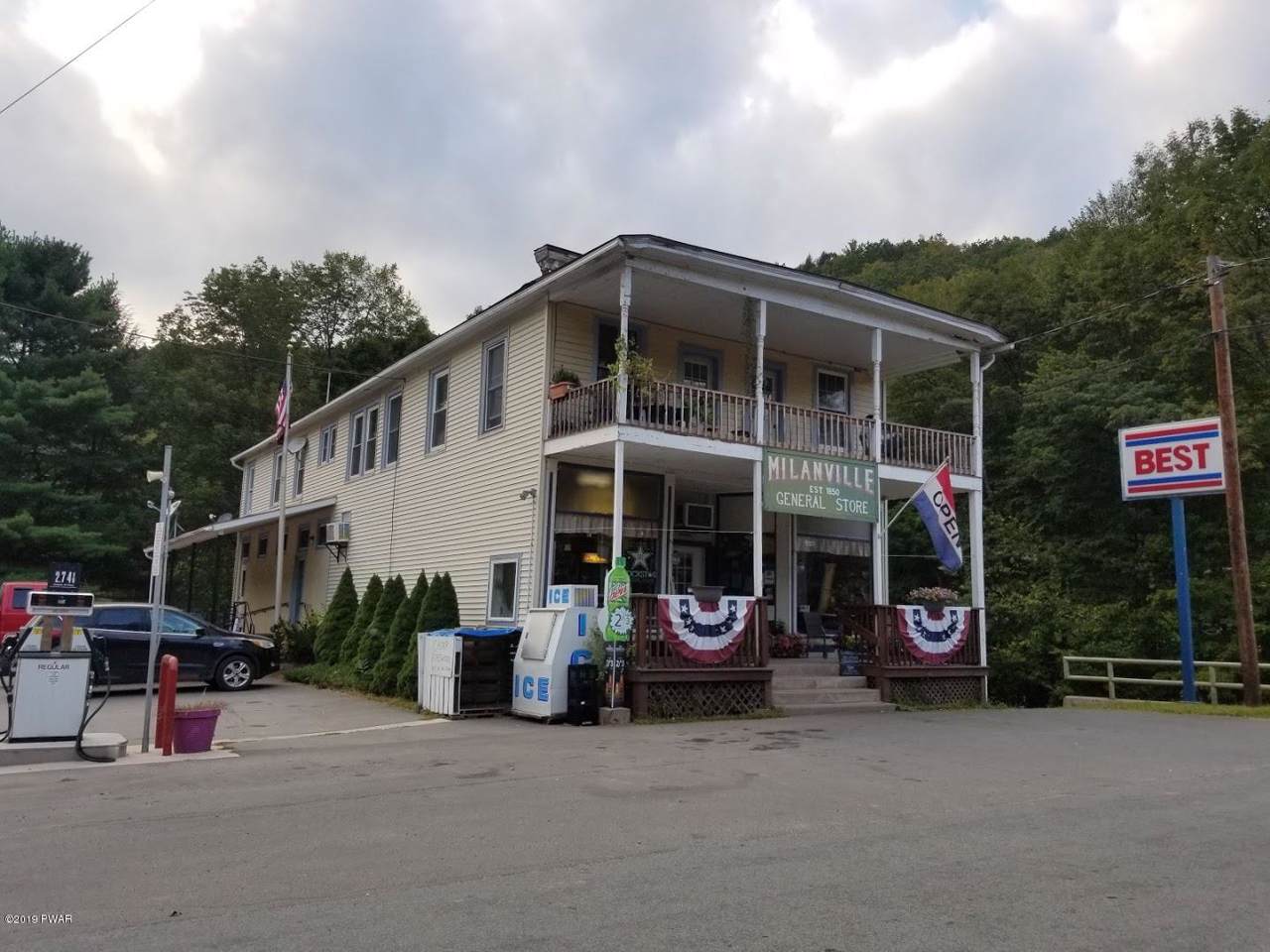1143 River Rd - Photo 1