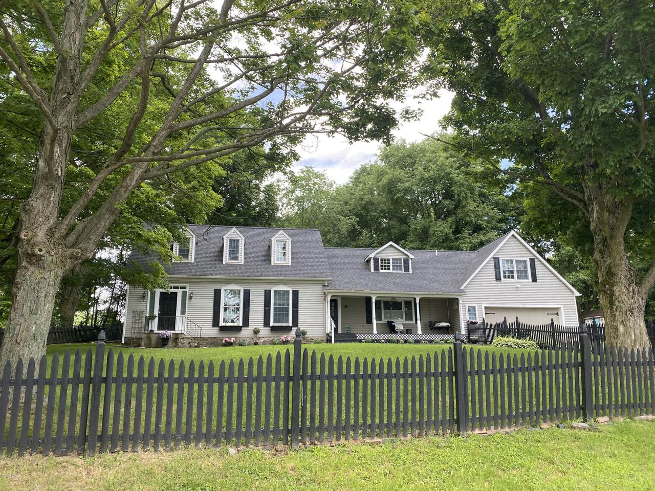1420 Upper Woods Rd - Photo 1