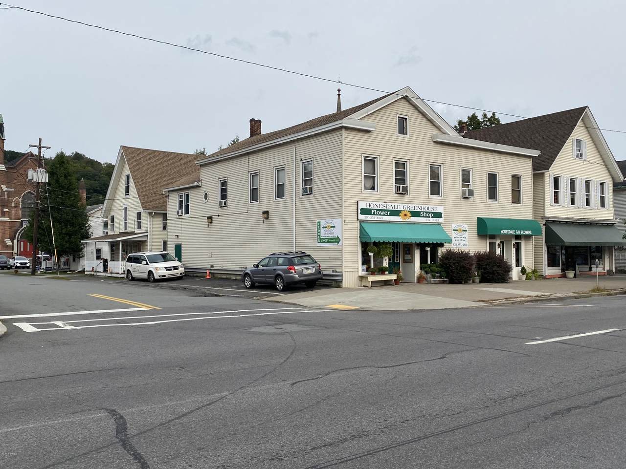 1055 Main St - Photo 1