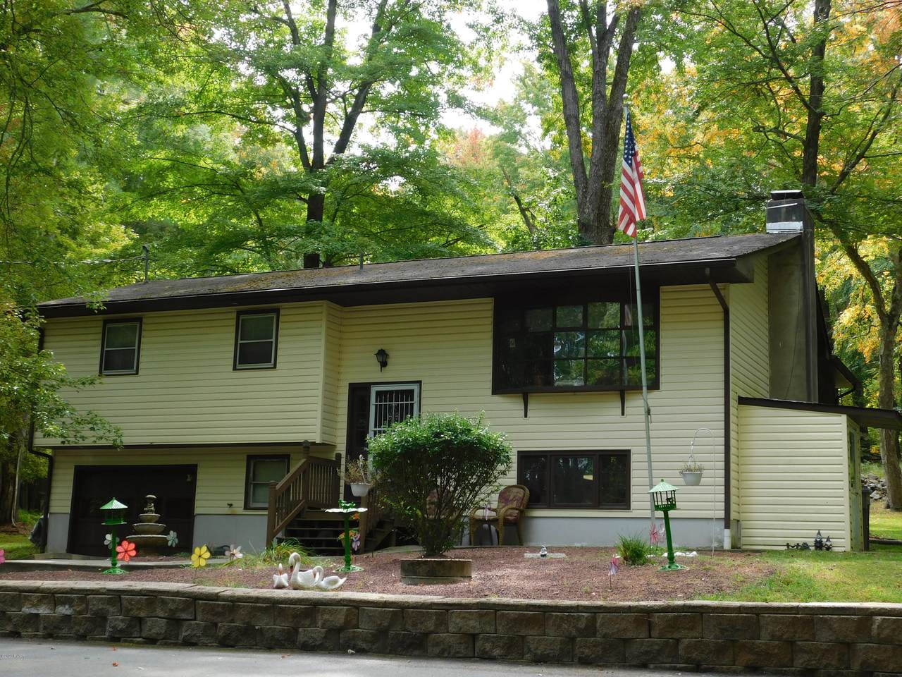 1194 Delaware Dr - Photo 1