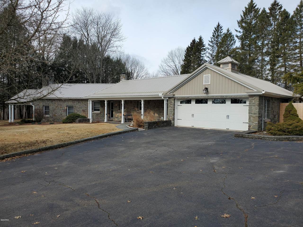 60 Hillcrest Cir - Photo 1