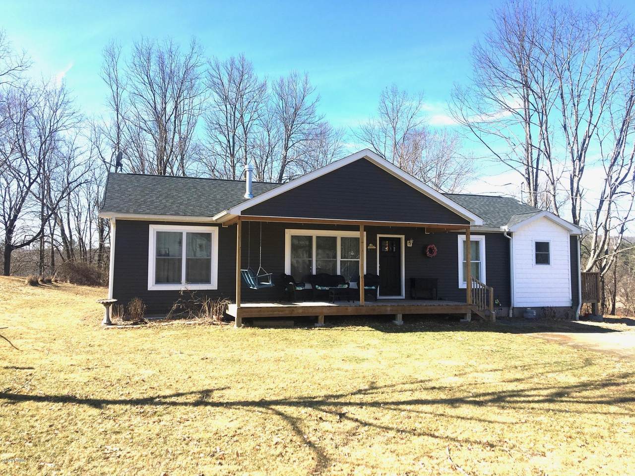 1246 Bridge St - Photo 1