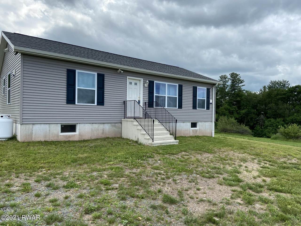 33 Apple Tree Ln - Photo 1