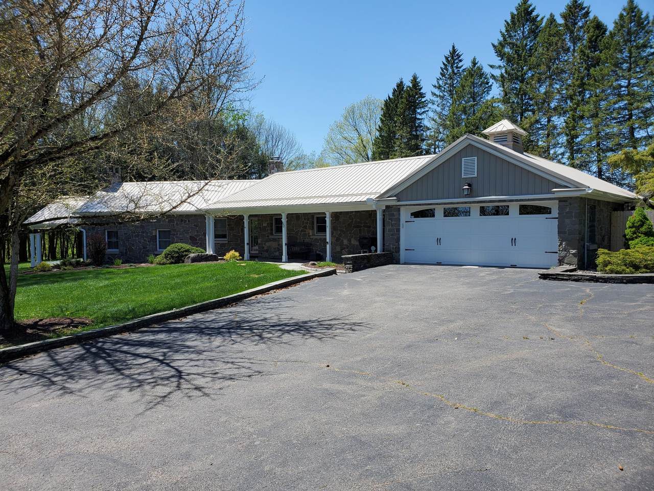 60 Hillcrest Cir - Photo 1