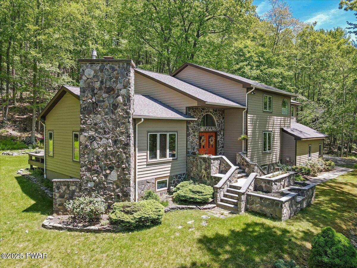 132 Rosewood Drive - Photo 1