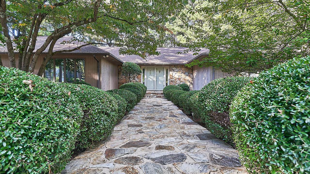 142 Lancashire Lane - Photo 1