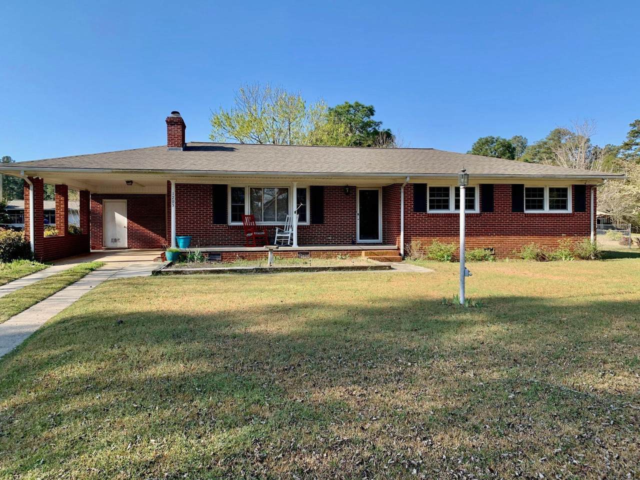 1203 Oak Avenue - Photo 1