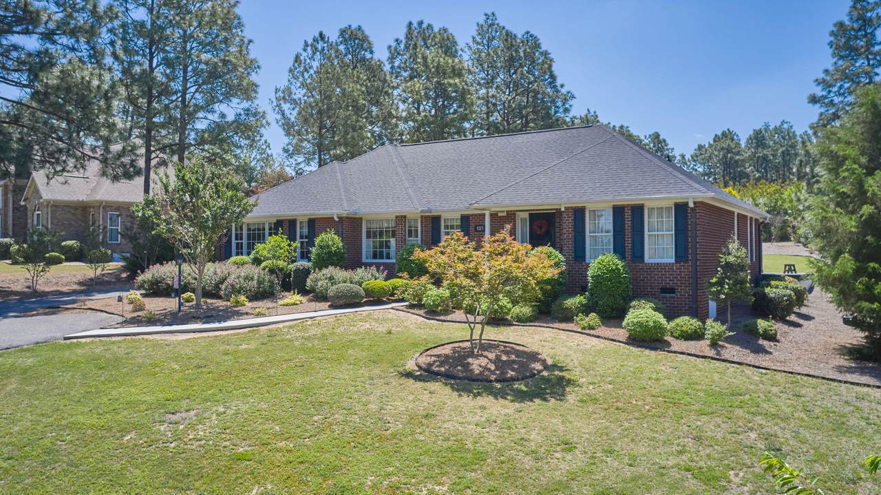 121 Dennis Circle - Photo 1