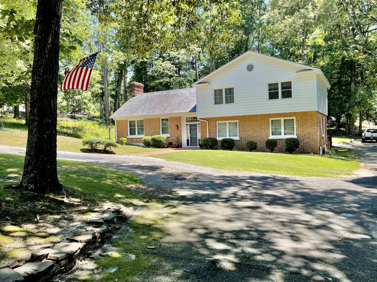 1010 Rowan Terrace - Photo 1