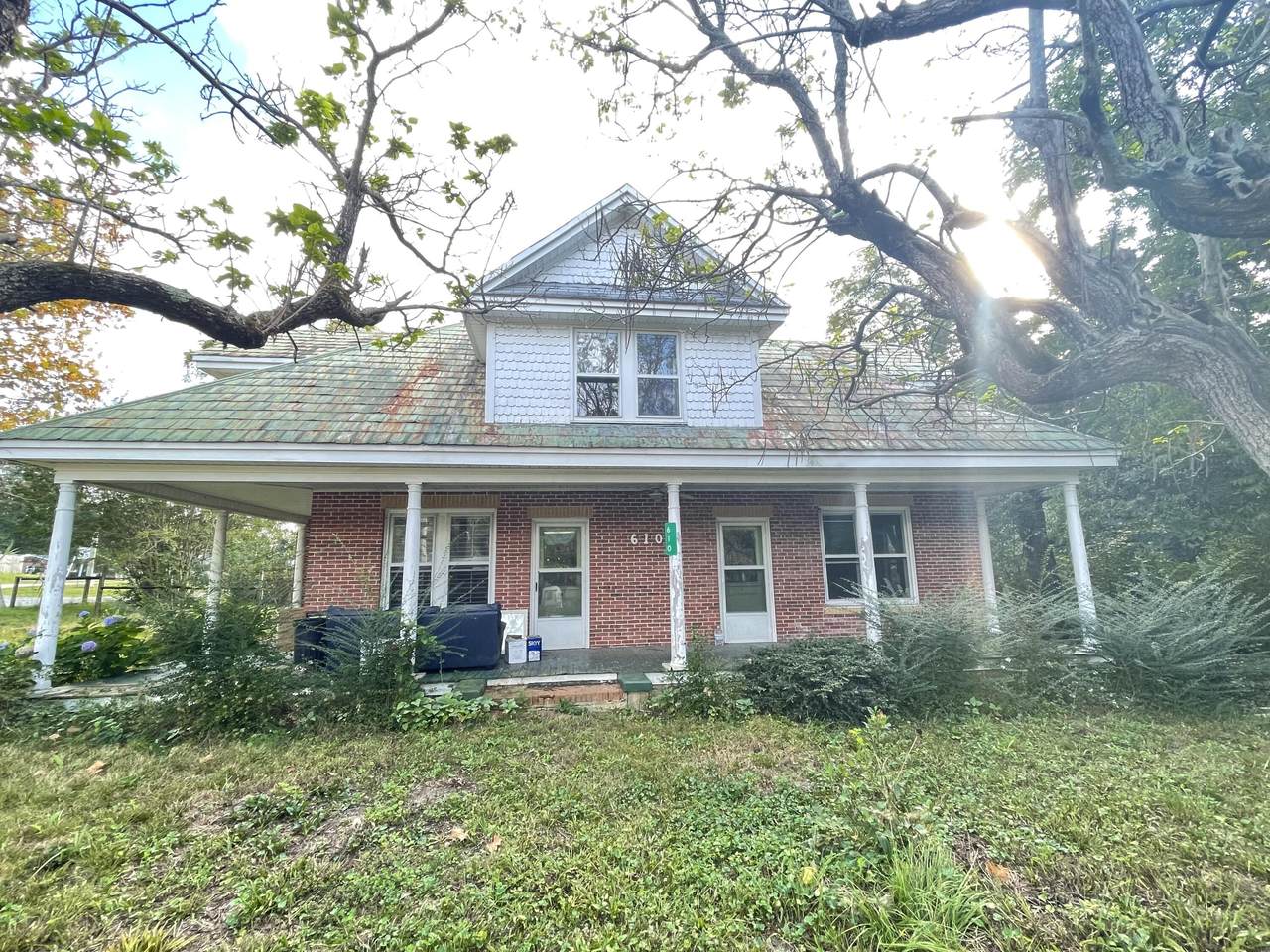 610 Parks Street - Photo 1