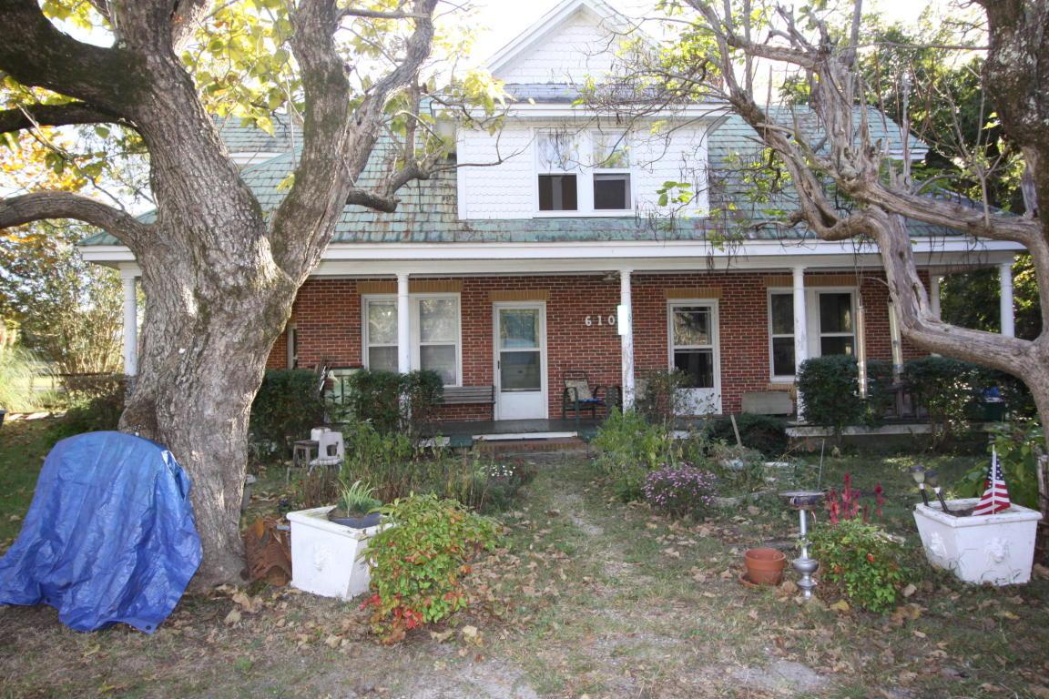 610 Parks Street - Photo 1