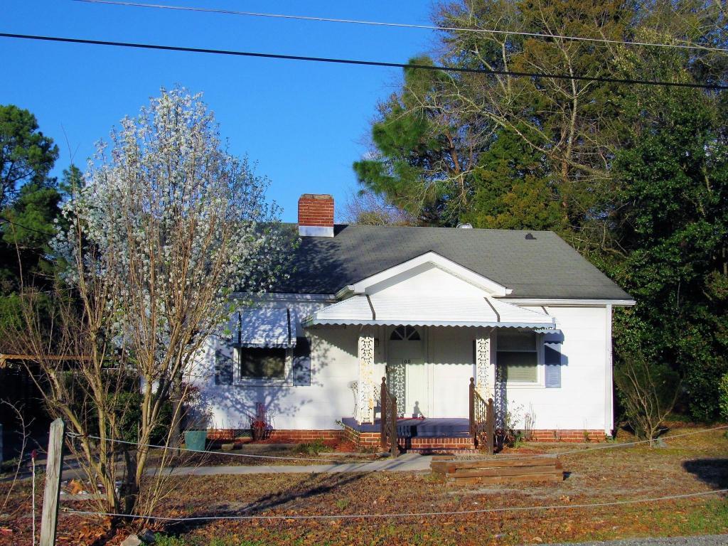 100 Woodlawn Avenue - Photo 1