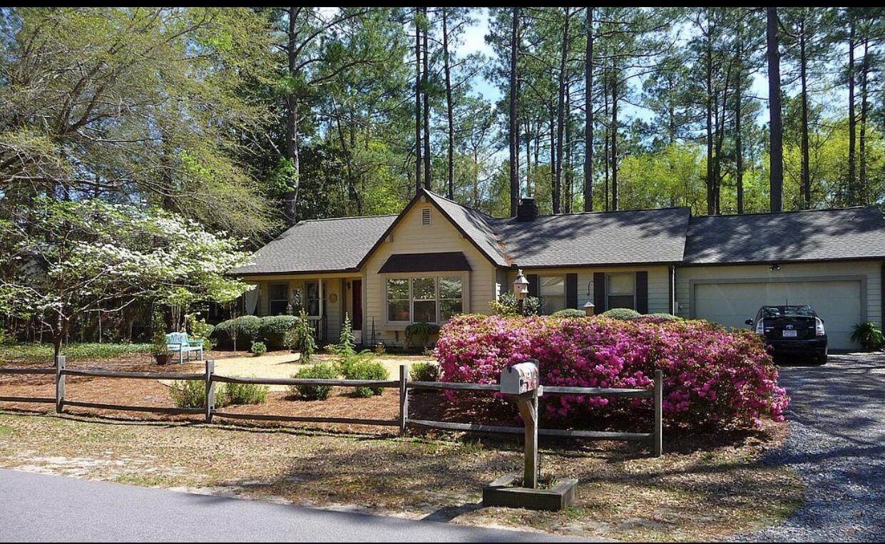 335 Oakmont Circle - Photo 1