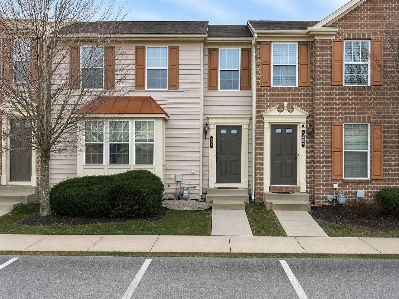 409 Fairgate Dr - Photo 1