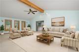 686 Christy - Photo 15