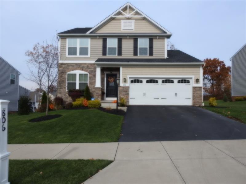 806 Balmoral Ct - Photo 1