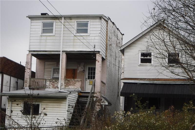 559 3rd St - Photo 1