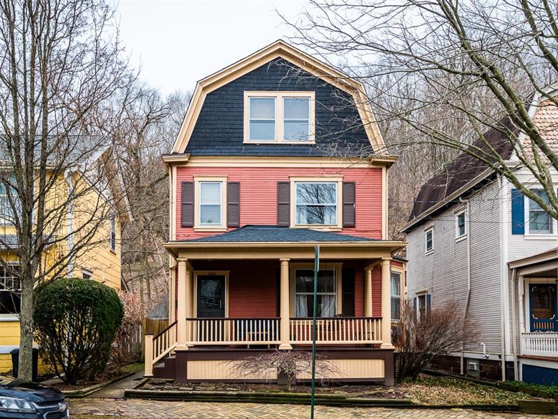 748 Cochran St - Photo 1