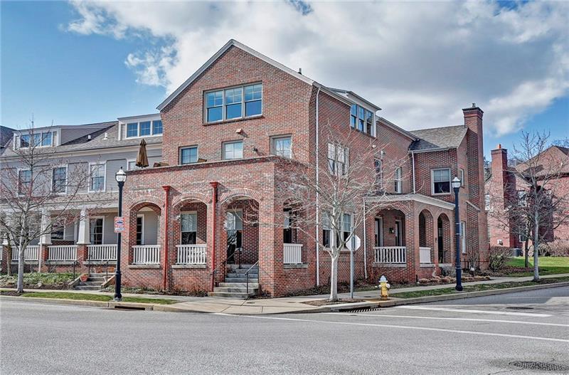 1045 Parkview Blvd - Photo 1