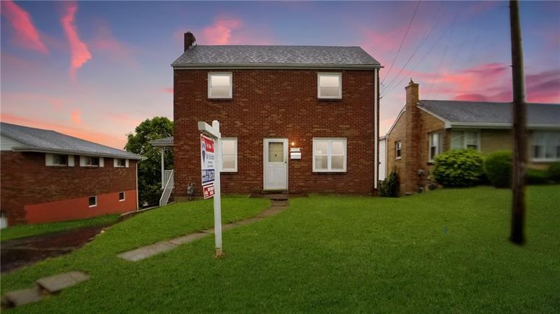 597 Hillcrest Ave - Photo 1