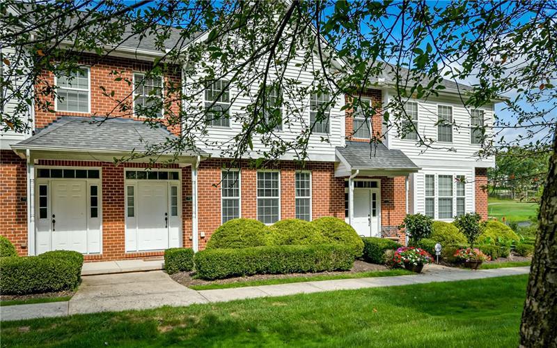 102 Lakeview Ct - Photo 1
