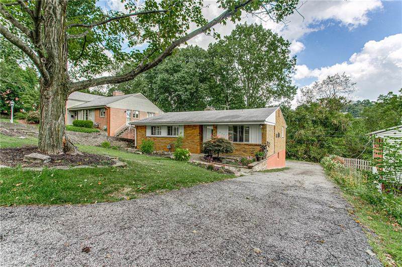 1299 Folkstone Dr - Photo 1