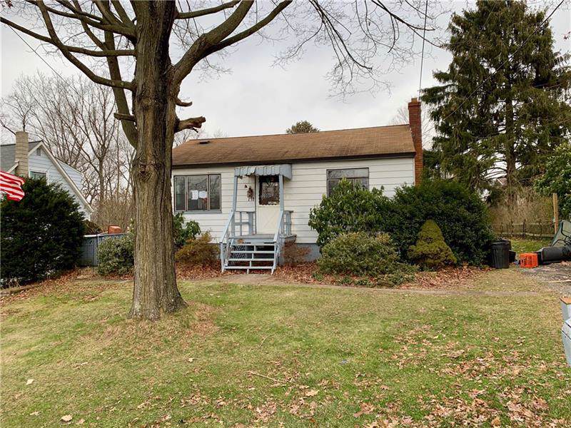 218 Lawrence Ave - Photo 1