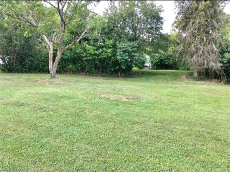 923 Middle Rd - Photo 1