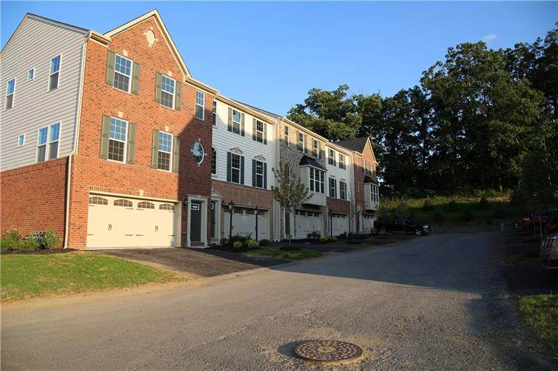 2301 Pointe View Dr - Photo 1