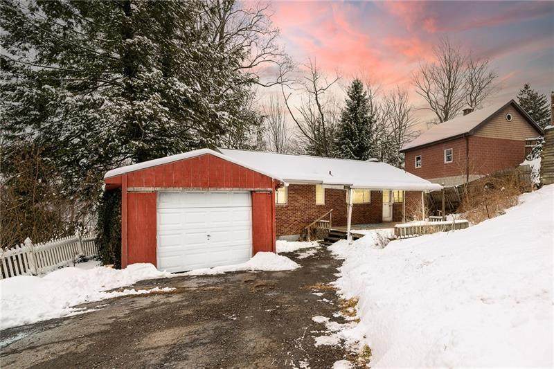 1074 Woodlawn Dr - Photo 1