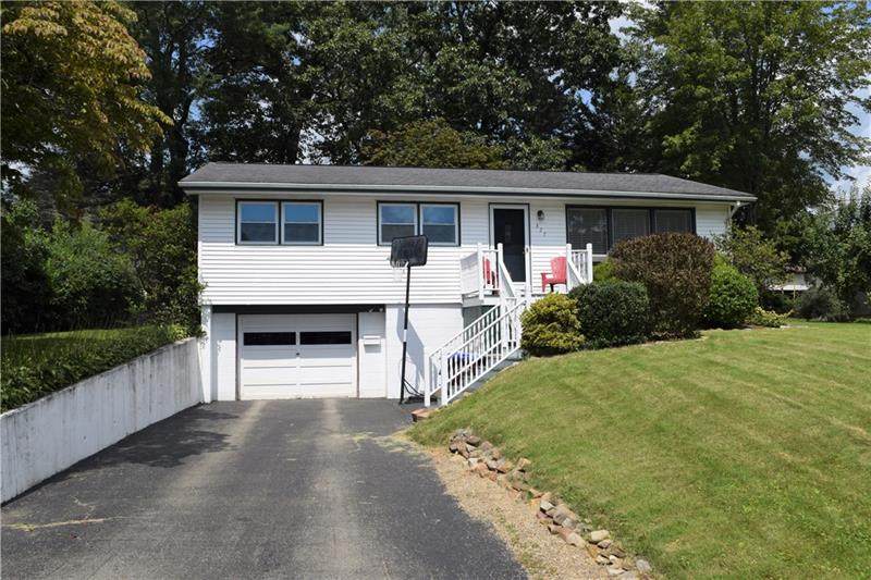 327 Pinoak Dr. - Photo 1
