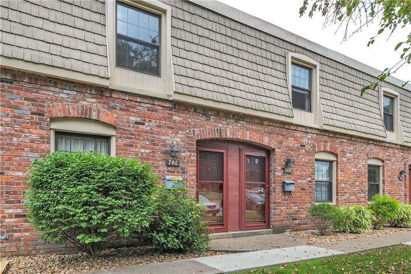 746 Carriage Circle - Photo 1