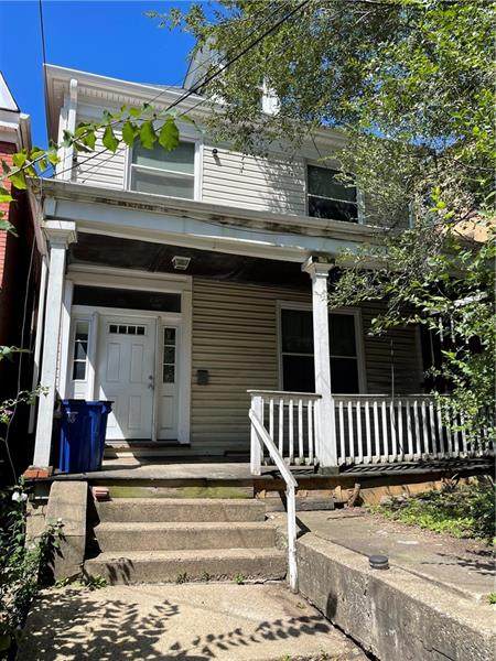 221 Graham - Photo 1