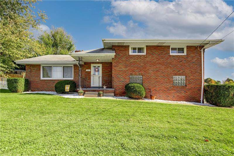 213 Pinewood Dr - Photo 1