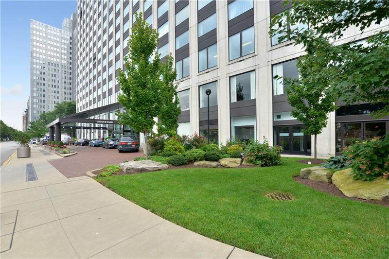 320 Fort Duquesne Blvd - Photo 1