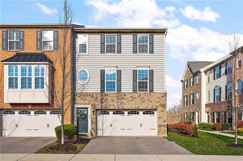 701 Pointe View Drive - Photo 1