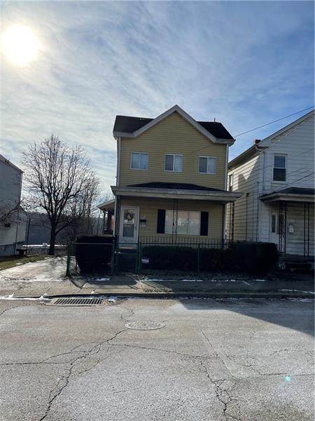 831 Railroad St - Photo 1