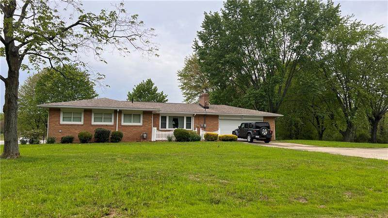 1885 Valley View Rd - Photo 1