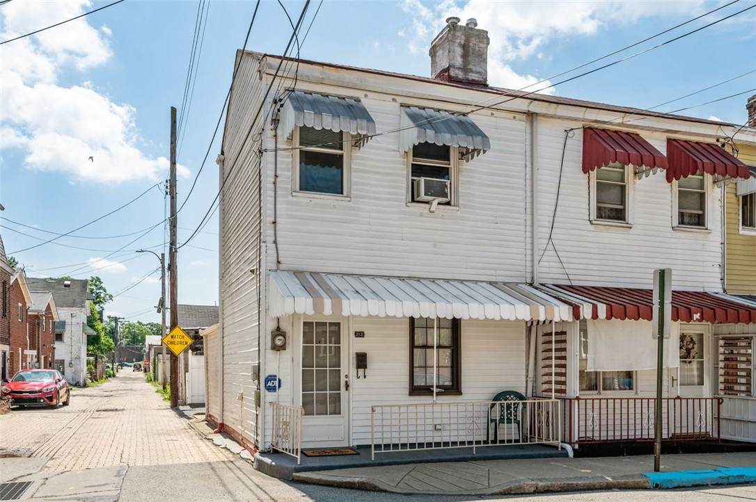 212 Sheridan St - Photo 1