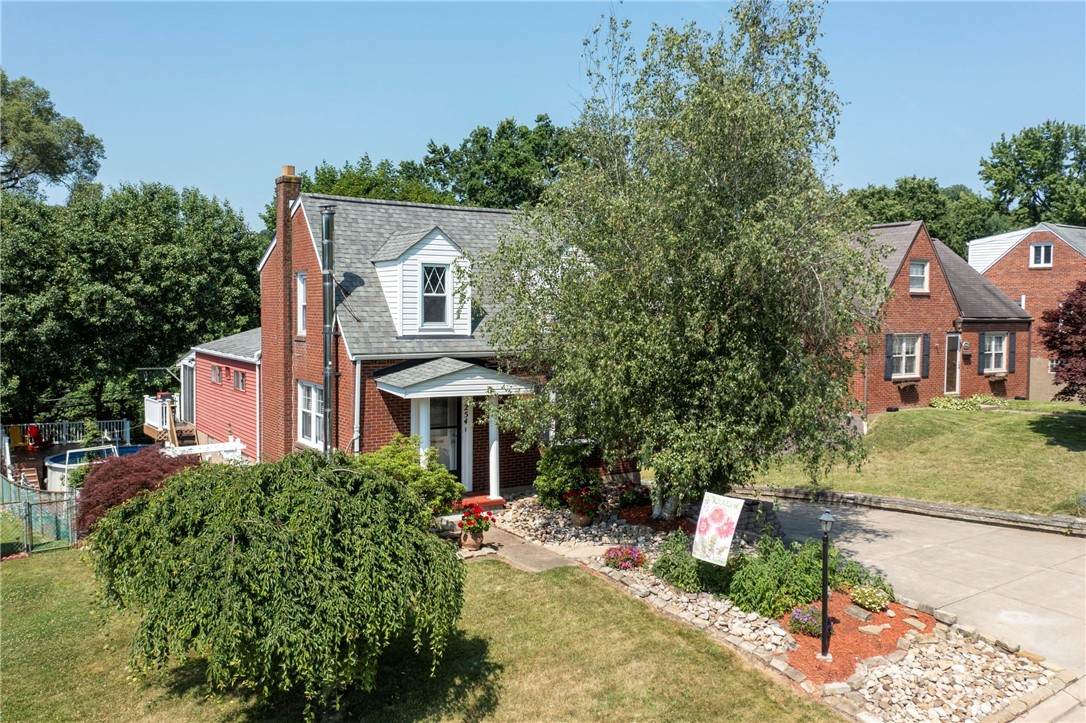 254 Lynn Drive - Photo 1