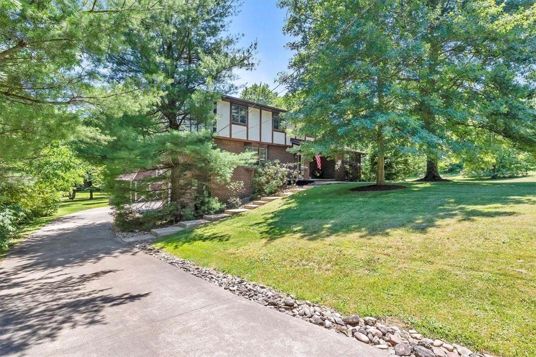 2541 Northview Dr - Photo 1