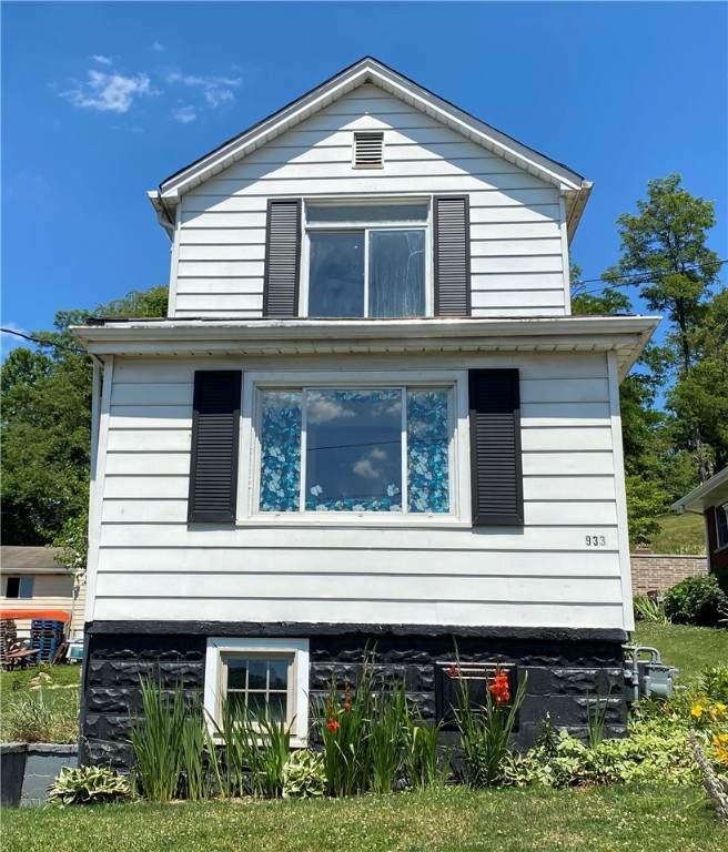 933 Fort St - Photo 1