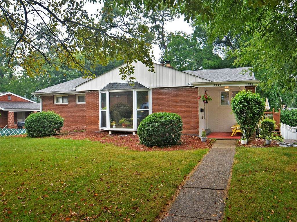 1343 Foxboro - Photo 1