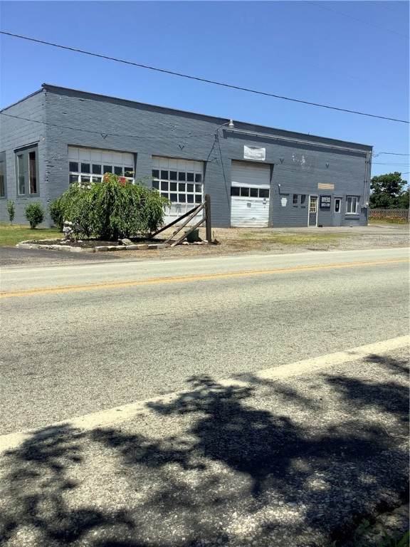 409 Steubenville Pike - Photo 1