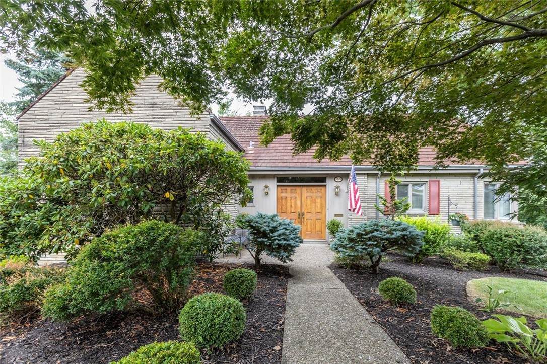 1045 Lakemont Dr - Photo 1